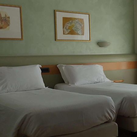 Best Western Hotel Leonardo Da Vinci Эрба Экстерьер фото