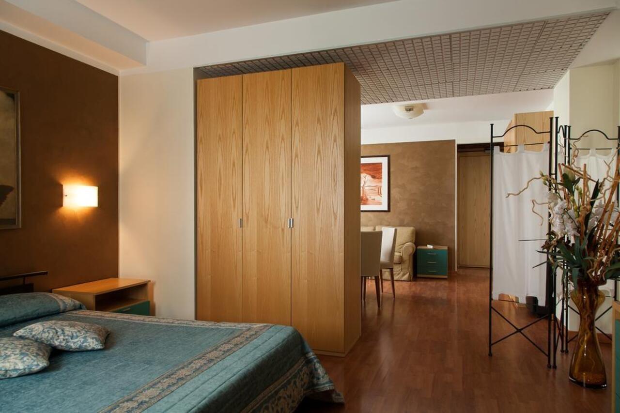Best Western Hotel Leonardo Da Vinci Эрба Экстерьер фото