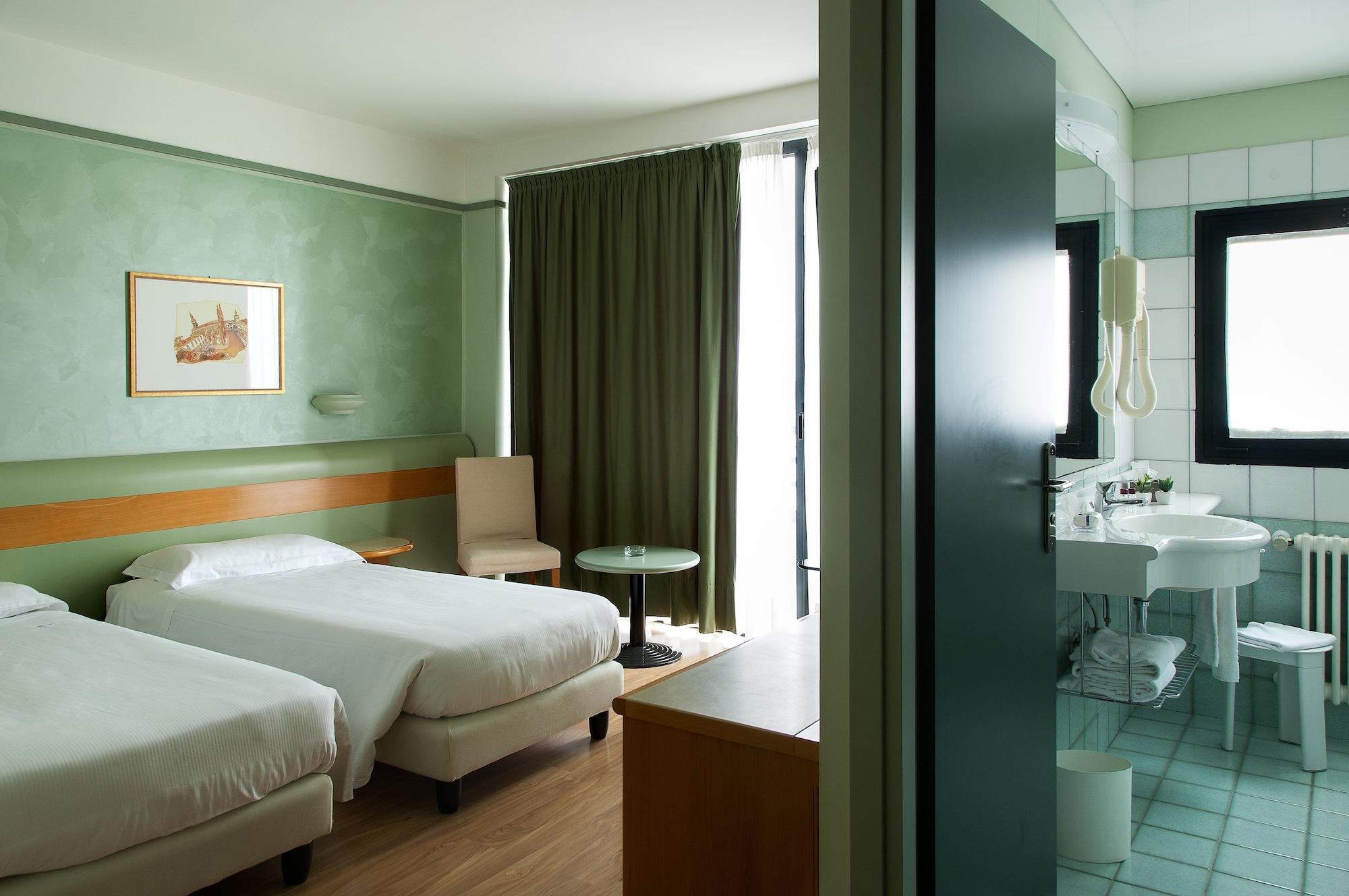 Best Western Hotel Leonardo Da Vinci Эрба Экстерьер фото