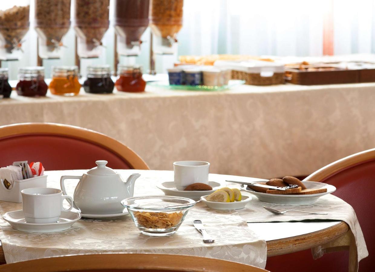 Best Western Hotel Leonardo Da Vinci Эрба Экстерьер фото