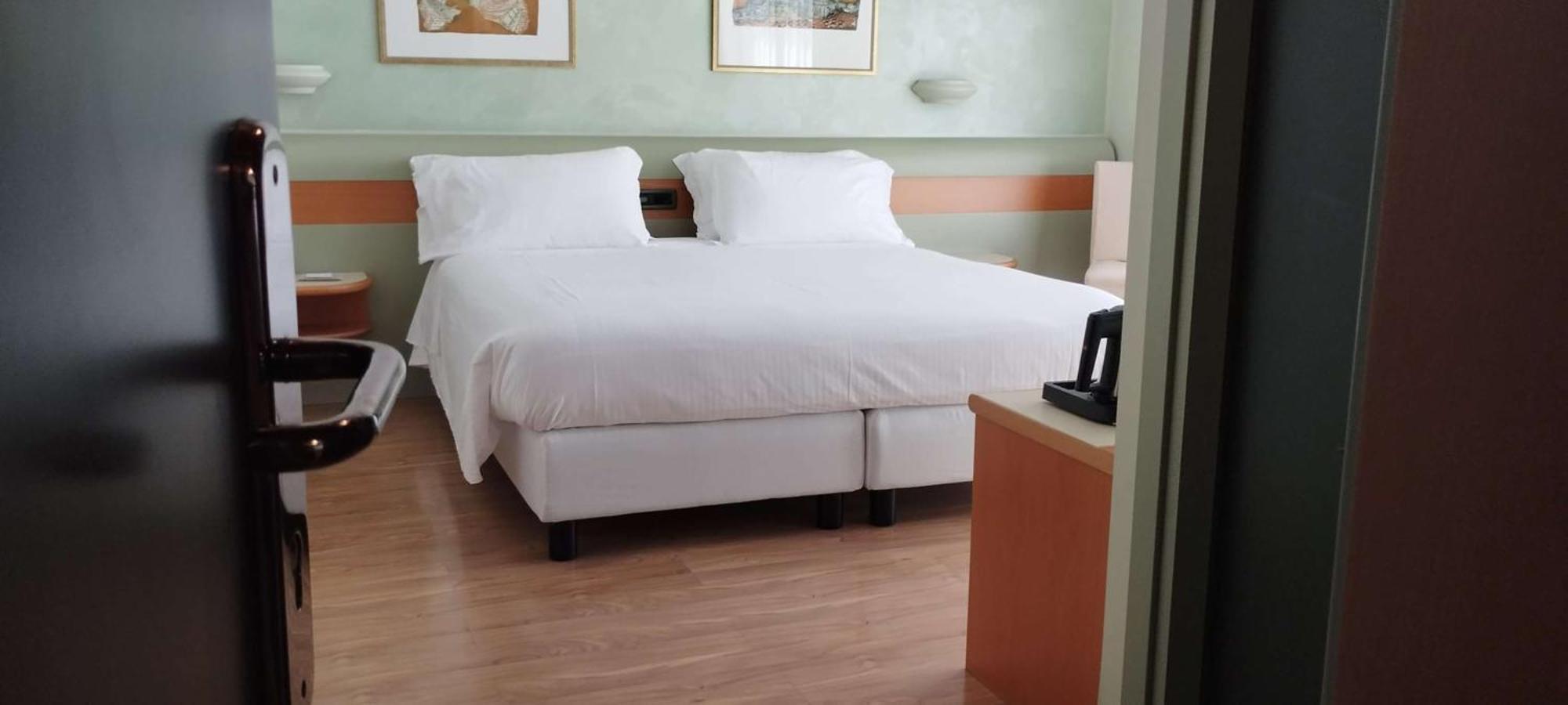 Best Western Hotel Leonardo Da Vinci Эрба Экстерьер фото
