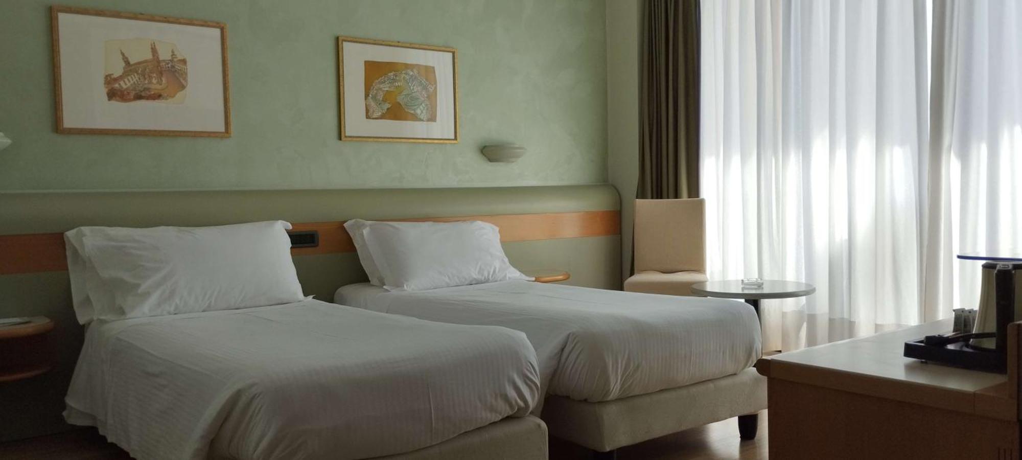 Best Western Hotel Leonardo Da Vinci Эрба Экстерьер фото