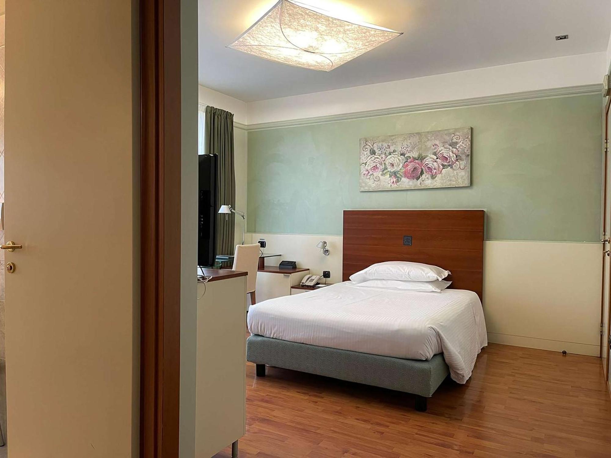 Best Western Hotel Leonardo Da Vinci Эрба Экстерьер фото