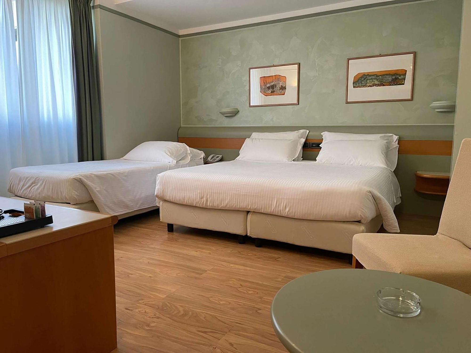 Best Western Hotel Leonardo Da Vinci Эрба Экстерьер фото